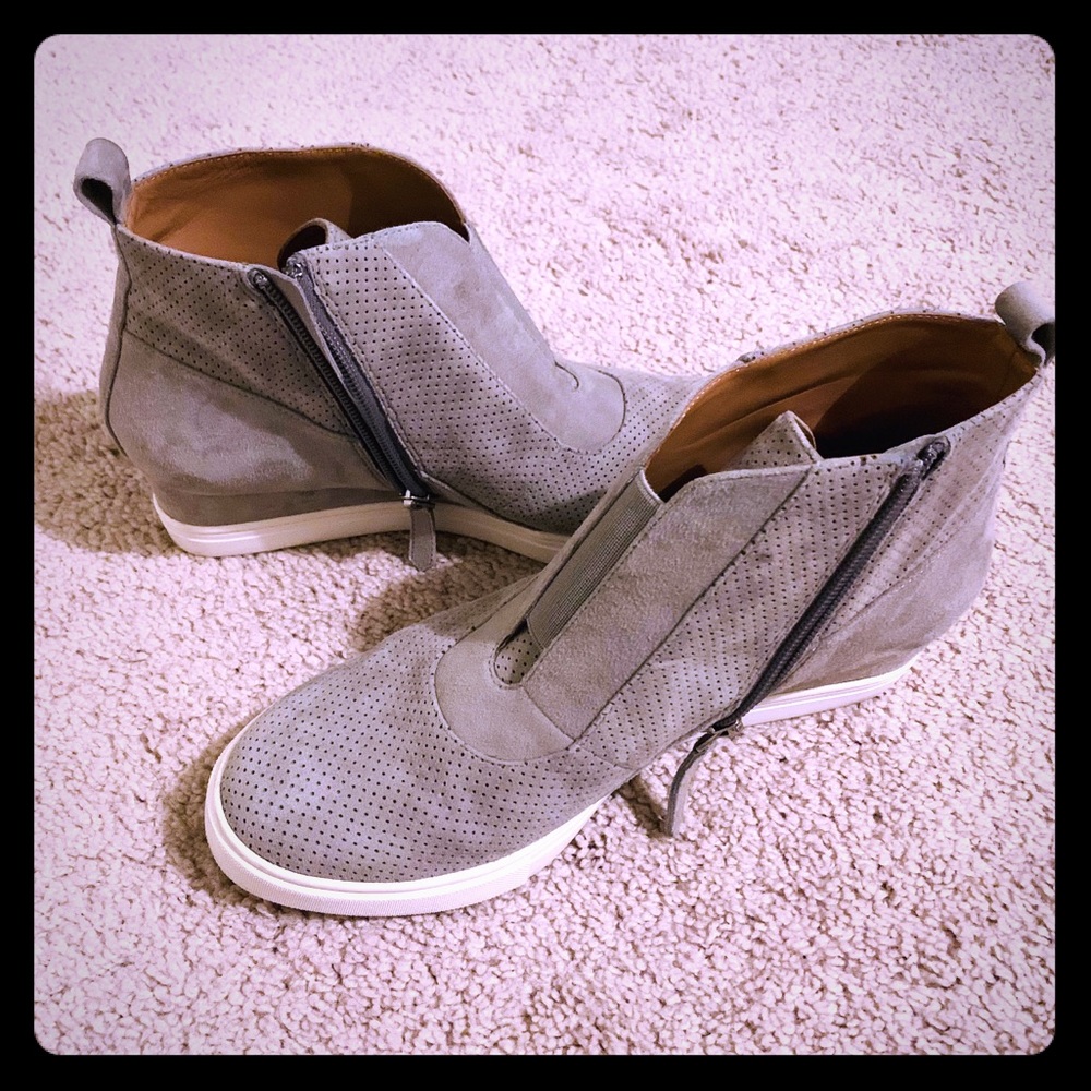 Anna Wedge Sneaker size 7